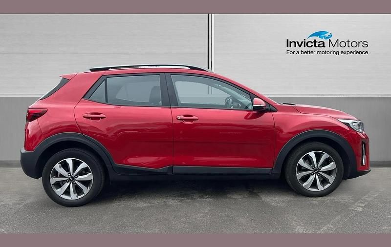 Used Kia Stonic 100 HP (73 kW) 2022 Red SUV