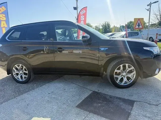 Używany Mitsubishi Outlander P-HEV 2015 Czarny Kombi