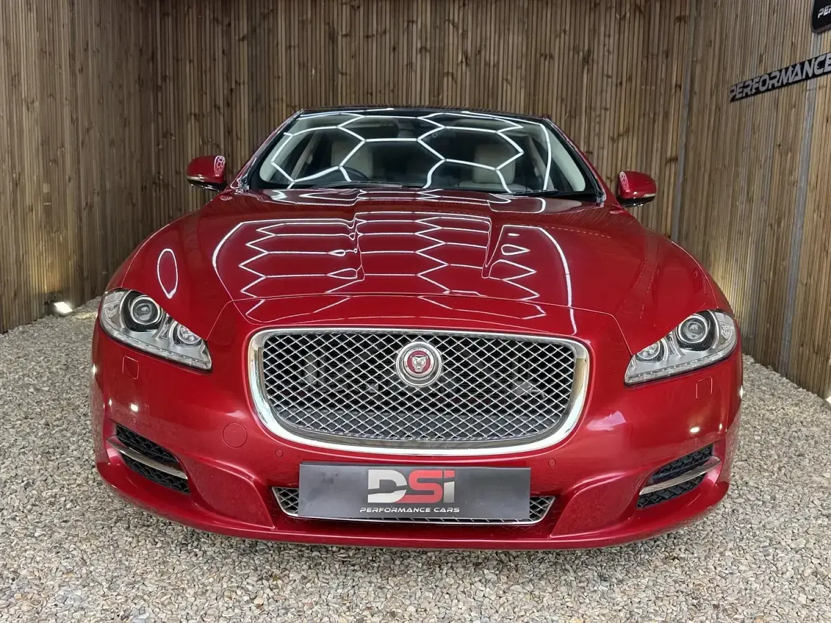 Used Jaguar XJ Portfolio 275 HP (202 kW) 2015 Red Sedan