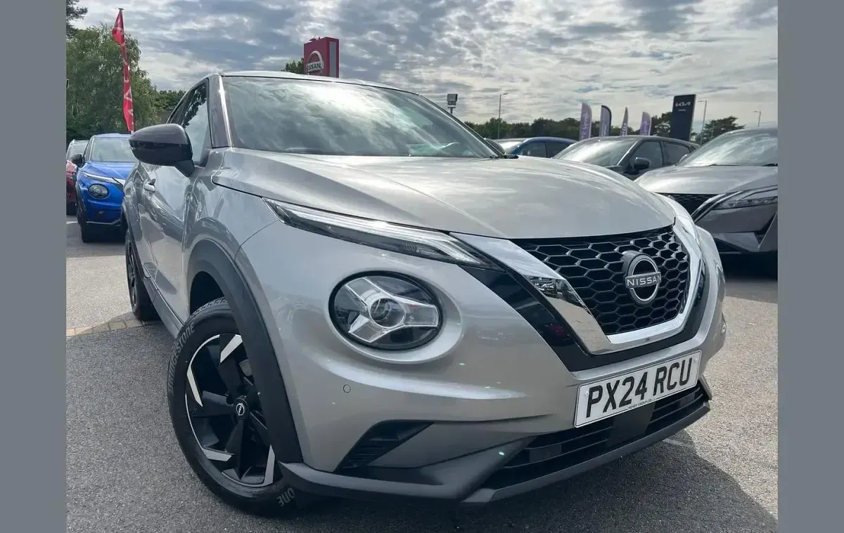 Used Nissan Juke N-Connecta 112 HP (82 kW) 2024 Silver SUV