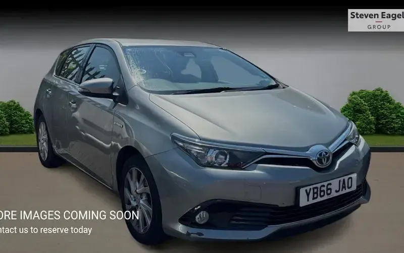 Used Toyota Auris Hybrid Business Edition 136 HP (100 kW) 2017 Hatchback