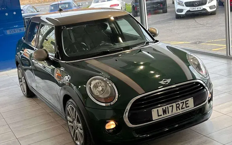 Begagnad Mini Cooper Hatch 136 HK (100 kW) 2017 Halvkombi