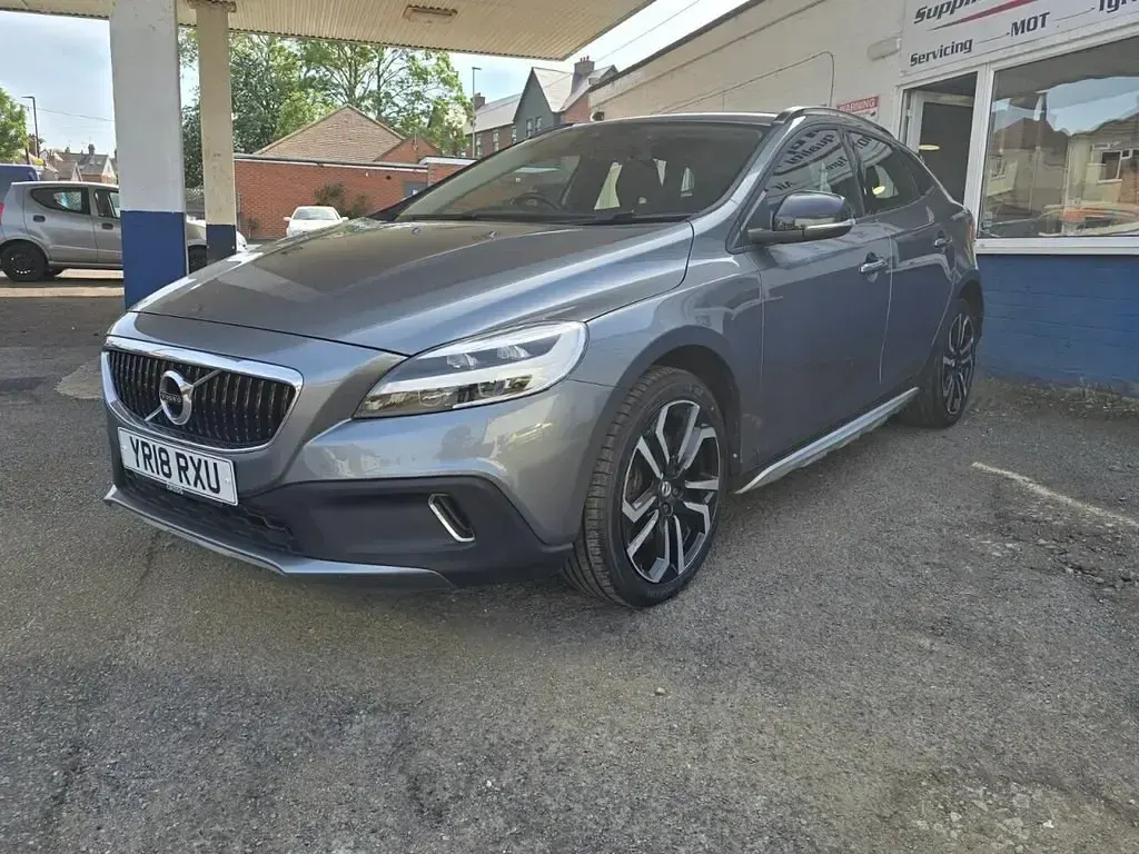 Usado Volvo V40 Plus 2018 Gris Utilitario