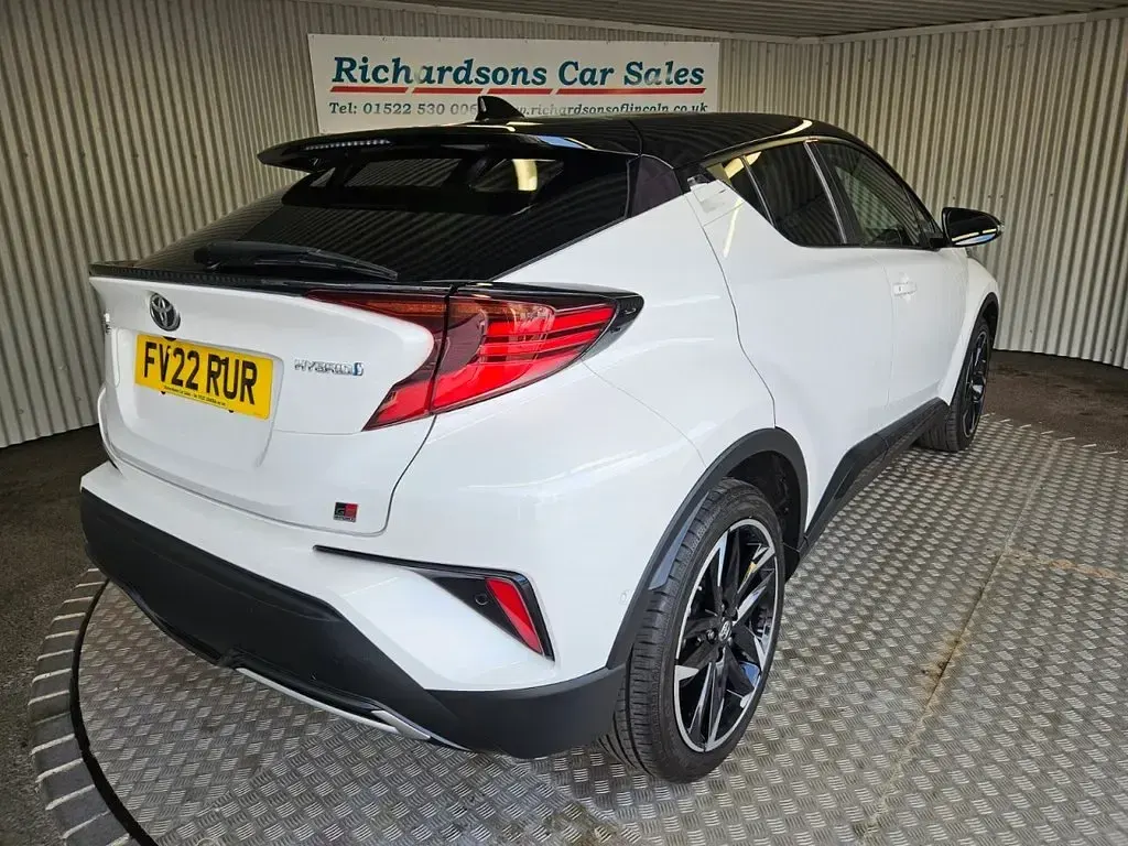 Used Toyota C-HR Sport 122 HP (89 kW) 2022 White/black SUV