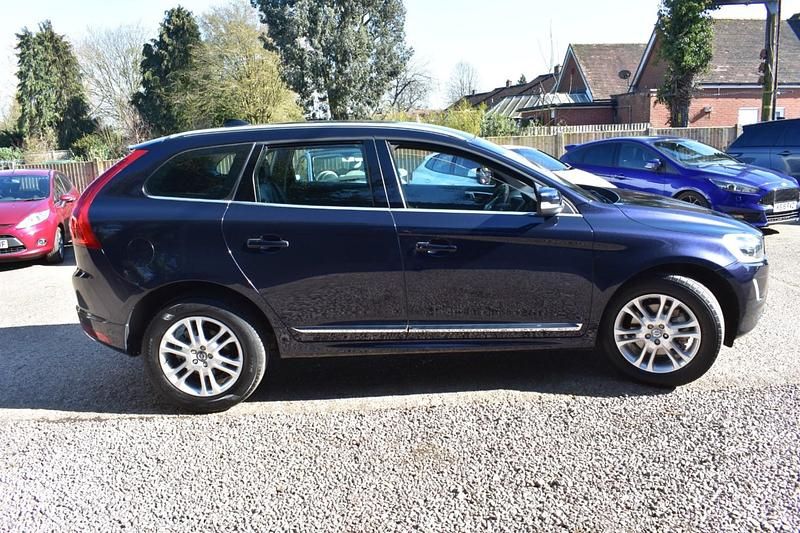 Used Volvo XC60 SE Lux 190 HP (139 kW) 2016 Blue SUV