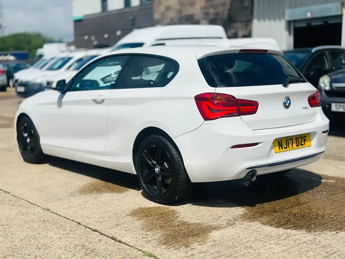 Used BMW 118 Sport Line 2017 White Hatchback