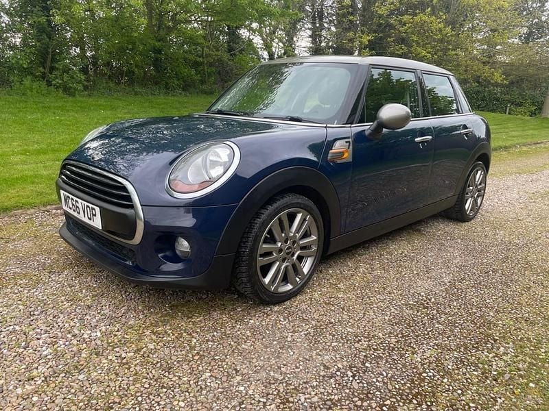 Begagnad Mini Cooper Hatch 2017 Blå Halvkombi