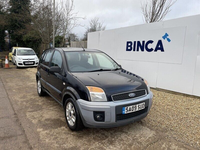 Black Used 2009 Ford Fusion Zetec Hatchback | £2,440 (Good price) - Image 1/4