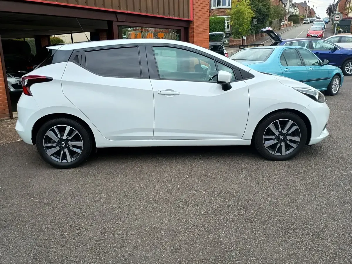 Used Nissan Micra N-Connecta 90 HP (66 kW) 2018 White Hatchback