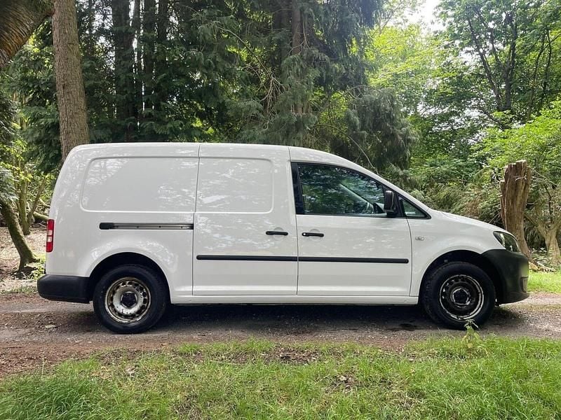 Usado VW Caddy Maxi Startline 102 HP (75 kW) 2017 Branco Monovolume