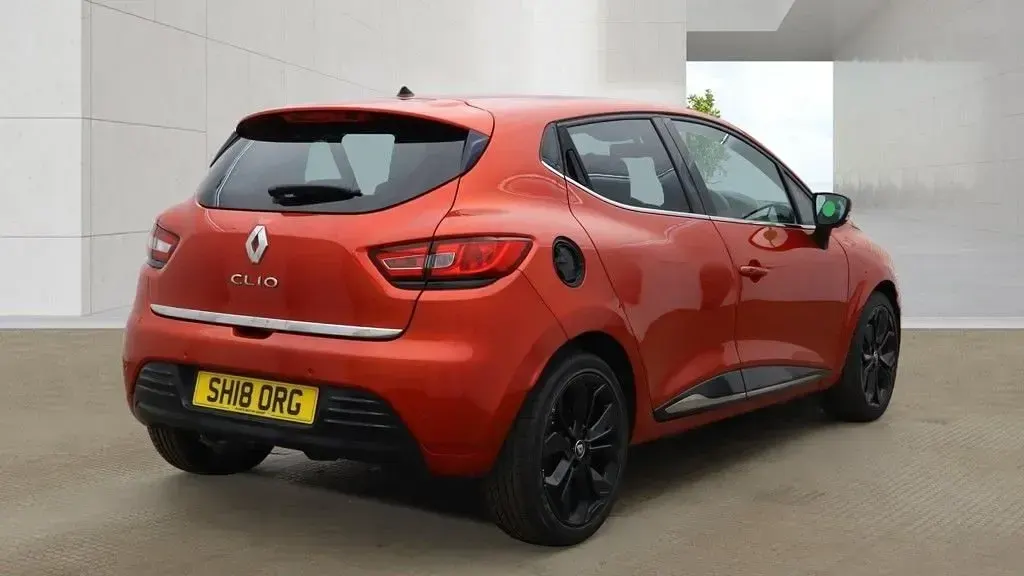 Used Renault Clio IV Iconic 90 HP (66 kW) 2018 Red Hatchback