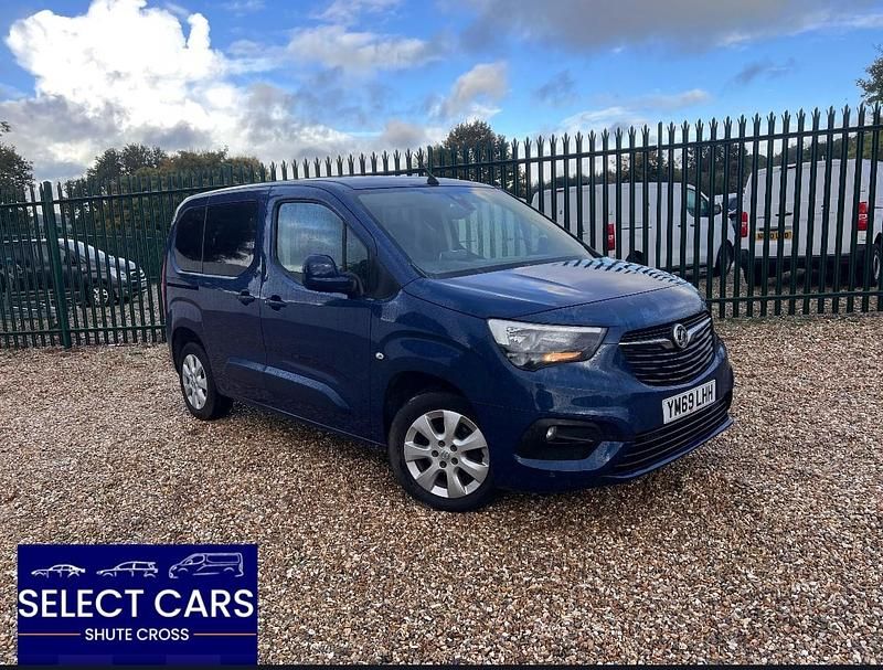 Used Vauxhall Combo S 100 HP (73 kW) 2019 Blue MPV