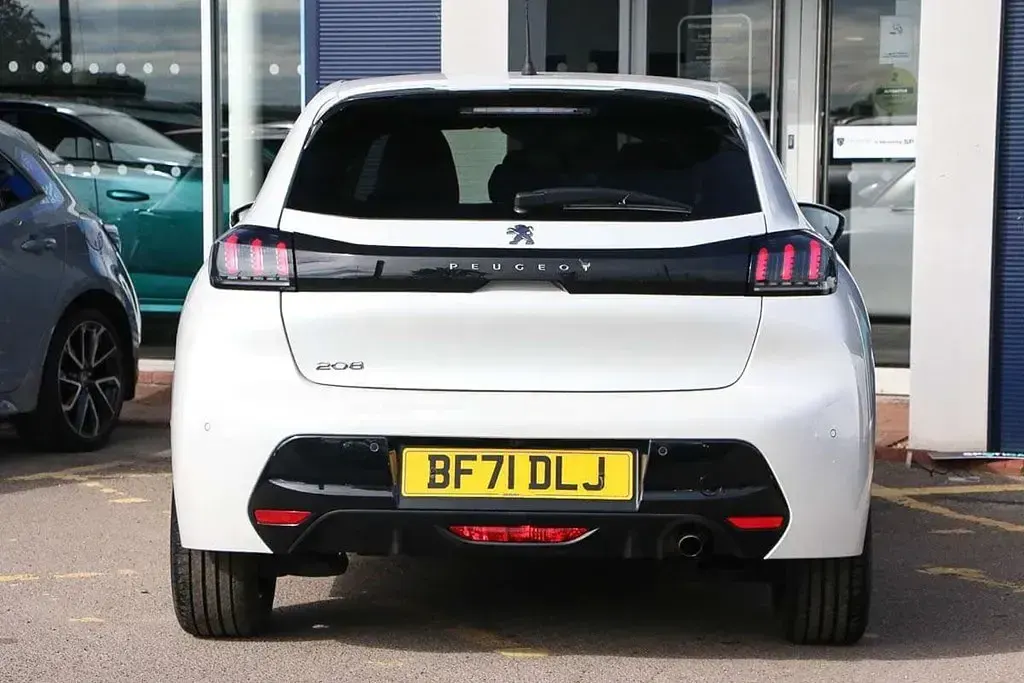 Second-hand Peugeot 208 Allure Premium 101 CP (74 kW) 2021 Alb Hatchback