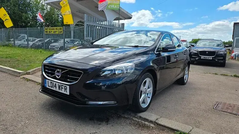 Used Volvo V40 SE 115 HP (84 kW) 2014 Black Hatchback