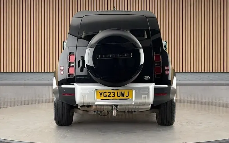 Used Land Rover Defender HSE 250 HP (183 kW) 2023 Black SUV