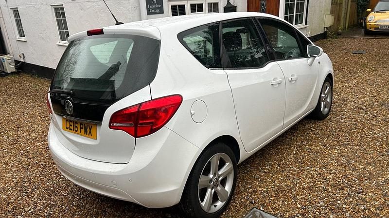 Used Vauxhall Meriva 100 HP (73 kW) 2016 White MPV