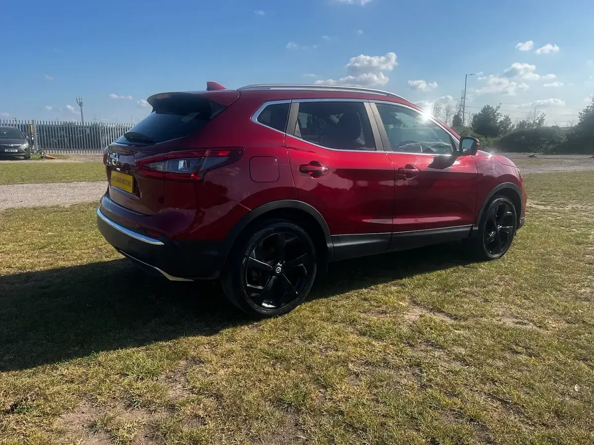 Usado Nissan Qashqai Tekna 140 CV (102 kW) 2019 Rojo SUV