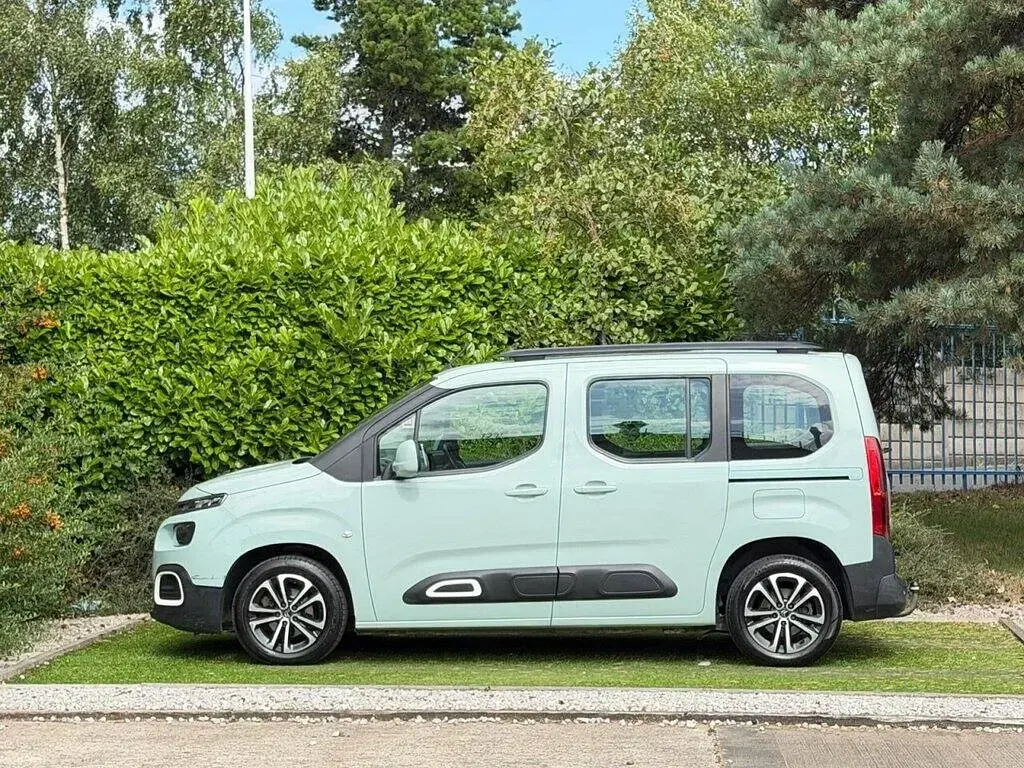 Used Citroën Berlingo Flair 110 HP (80 kW) 2018 Green MPV