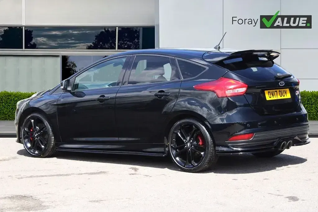 Used Ford Focus ST 250 HP (183 kW) 2017 Black Hatchback