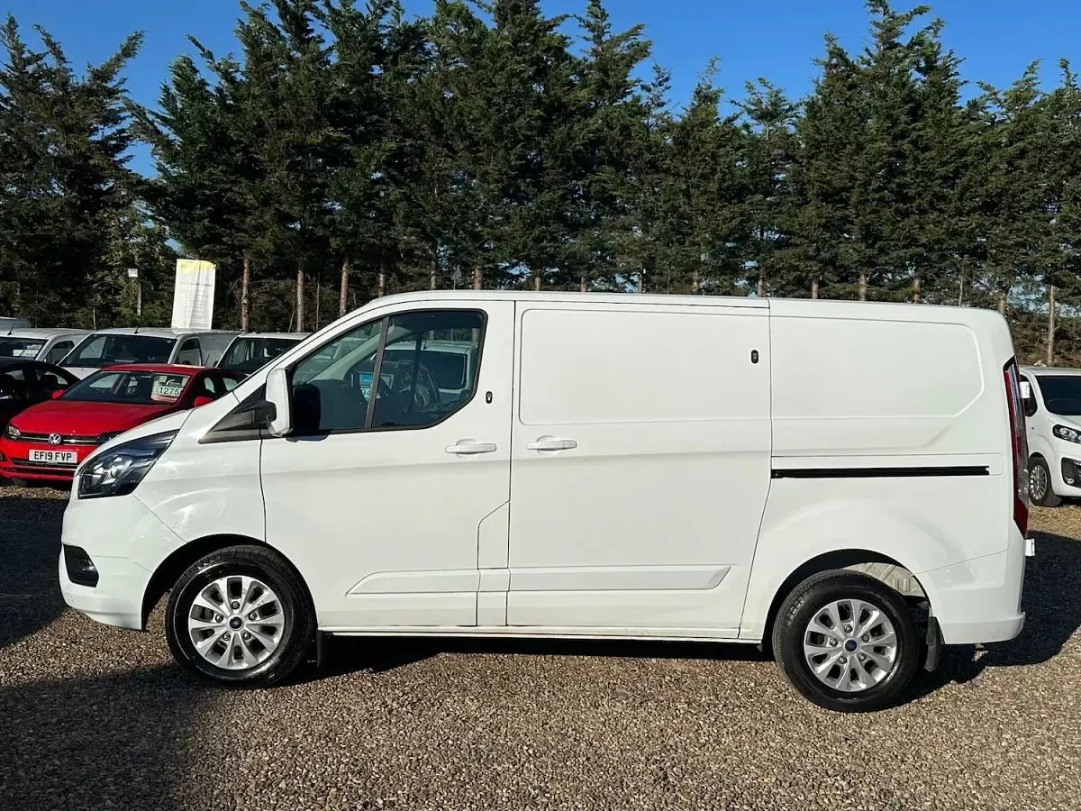 Used Ford Transit Custom Limited 130 HP (95 kW) 2021 White Van