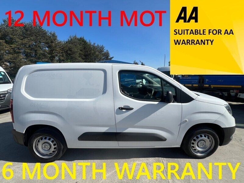 White Used 2020 Vauxhall Combo Edition MPV | £6,995 (Fair price) - Image 1/4