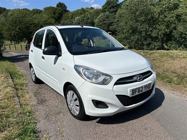 White Used 2012 Hyundai i10 Classic Hatchback | £2,295 (Fair price) - Image 1/1