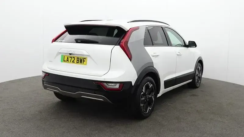 Used Kia e-Niro 150 kW (204 HP) 2023 White pearl SUV