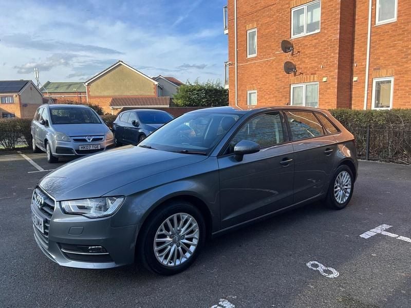 Used Audi A3 Comfort 150 HP (110 kW) 2015 Grey Hatchback