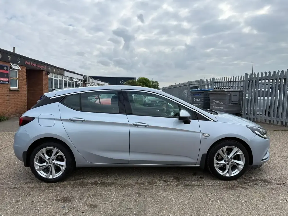 Gebraucht Vauxhall Astra SRi 150 PS (110 kW) 2019 Silber Kleinwagen