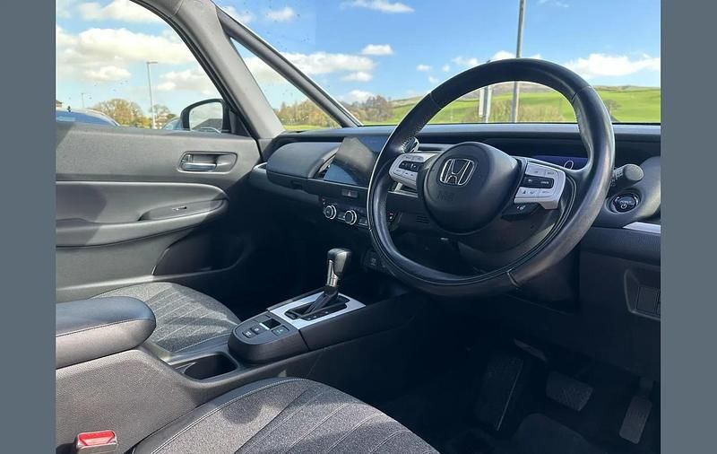 Used Honda Jazz Hybrid 109 HP (80 kW) 2021 White Hatchback