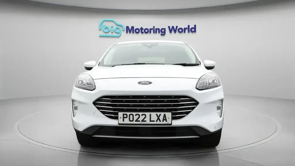 Käytetty Ford Kuga Titanium 190 HP (139 kW) 2022 Valkoinen Katumaasturi