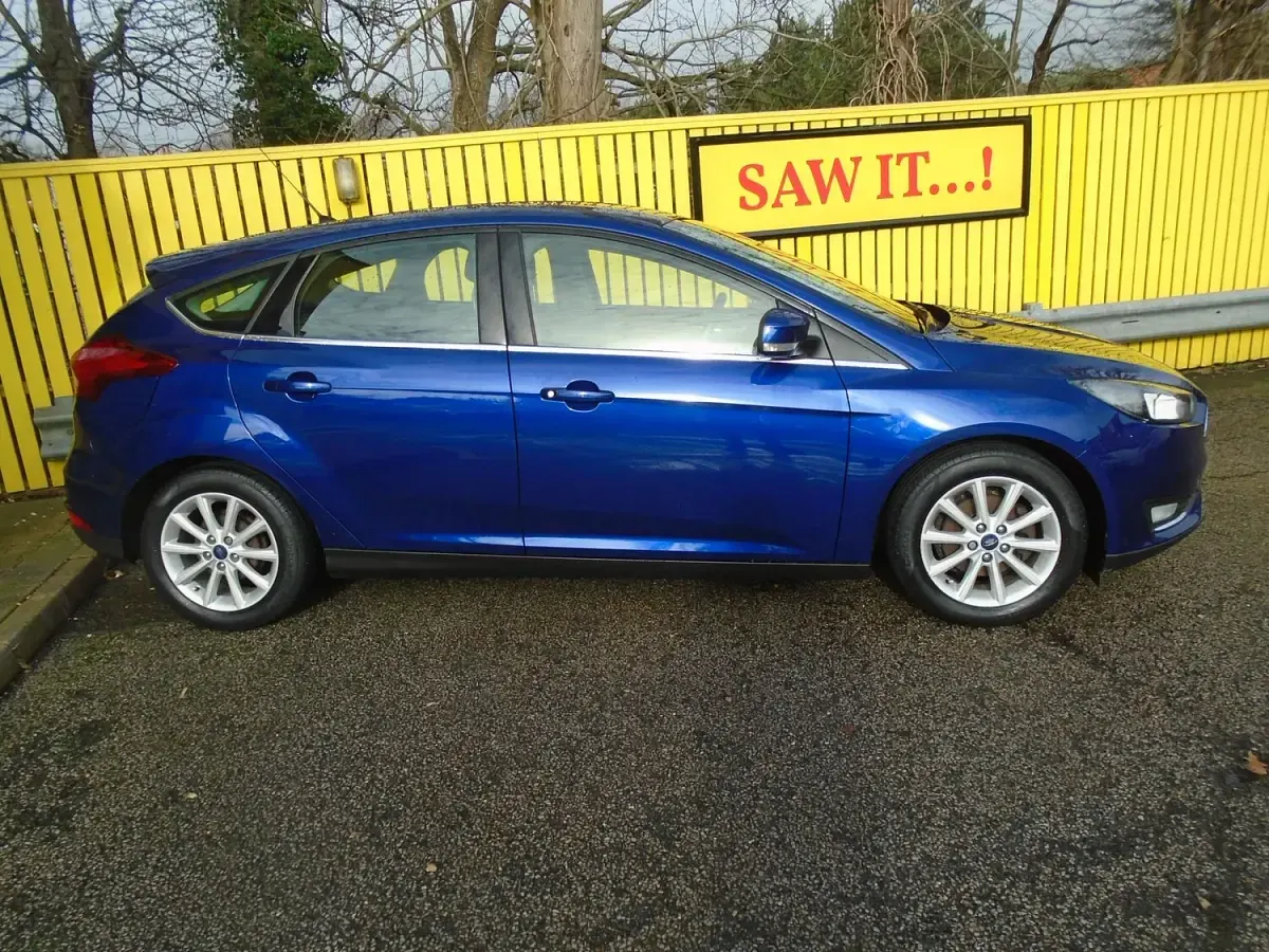 Used Ford Focus Titanium 125 HP (91 kW) 2015 Blue Hatchback