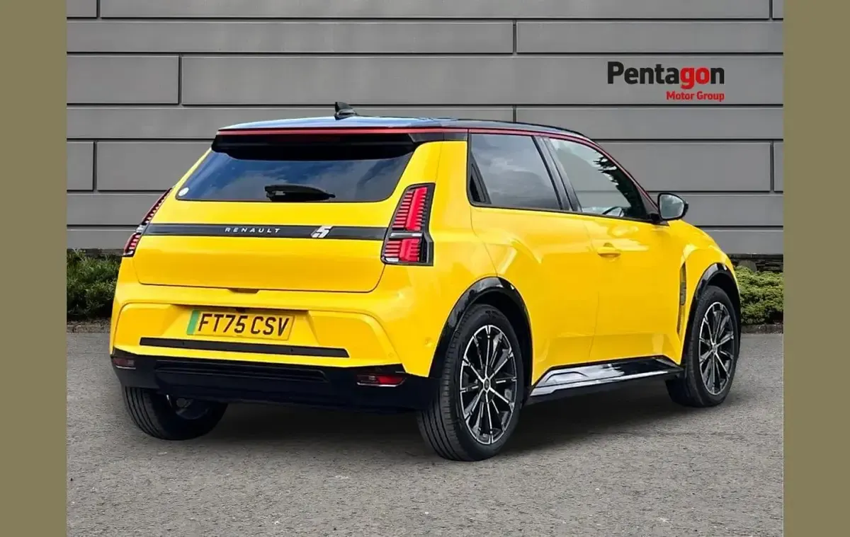 Usado Renault R5 Iconic 110 kW (150 HP) 2026 Other Citadino