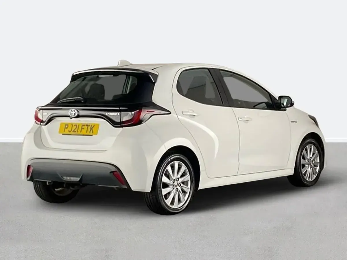 Used Toyota Yaris 116 HP (85 kW) 2021 White Hatchback