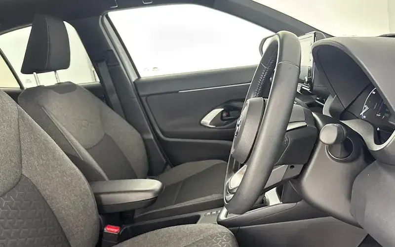 Used Toyota Yaris Cross Design 116 HP (85 kW) 2023 White SUV