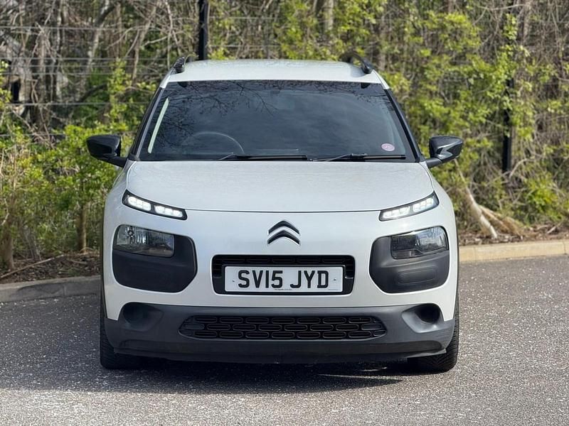 Used Citroën C4 Cactus Feel 101 HP (74 kW) 2015 White Hatchback