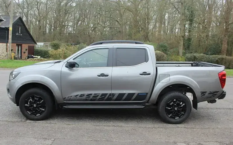 Used Nissan Navara N-Guard 190 HP (139 kW) 2021 Grey Pickup