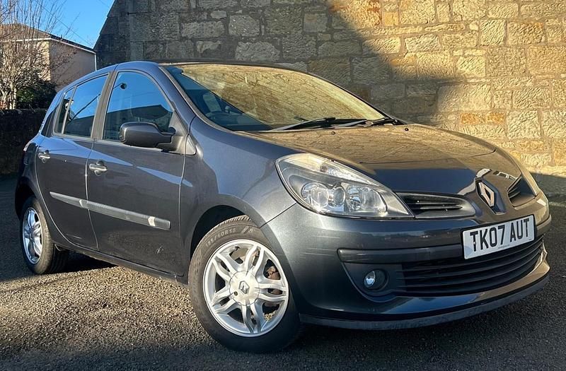 Grey Used 2007 Renault Clio II Dynamique Hatchback | £1,595 (Fair price) - Image 1/4