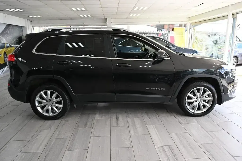 Used Jeep Cherokee Limited 200 HP (147 kW) 2016 Black SUV