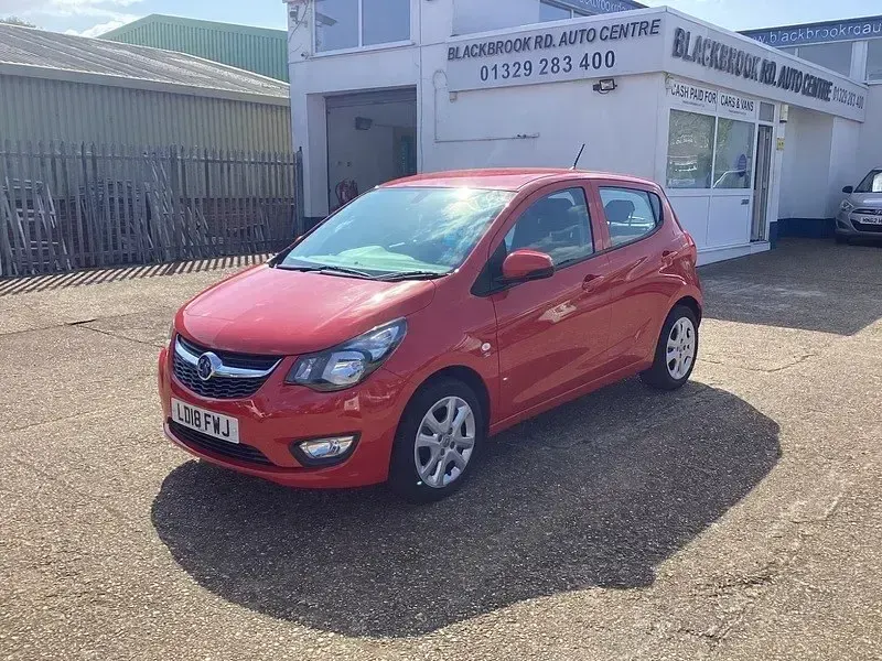 Używany Vauxhall Viva 75 KM (55 kW) 2018 Czerwony Hatchback