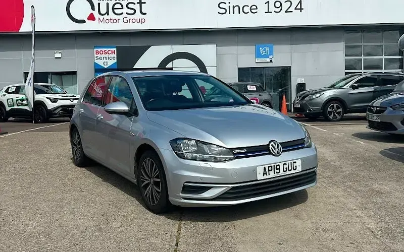 Used VW Golf VII SE 131 HP (96 kW) 2018 Hatchback