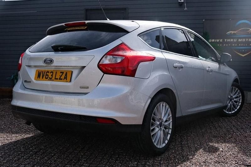 Used Ford Focus Zetec 125 HP (91 kW) 2013 Silver Hatchback