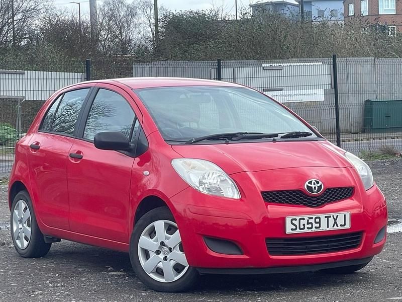 Used Toyota Yaris T2 69 HP (50 kW) 2010 Red Hatchback