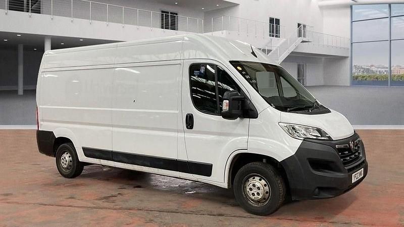 White Used 2022 Vauxhall Movano Van | £12,450 (Good price) - Image 1/4