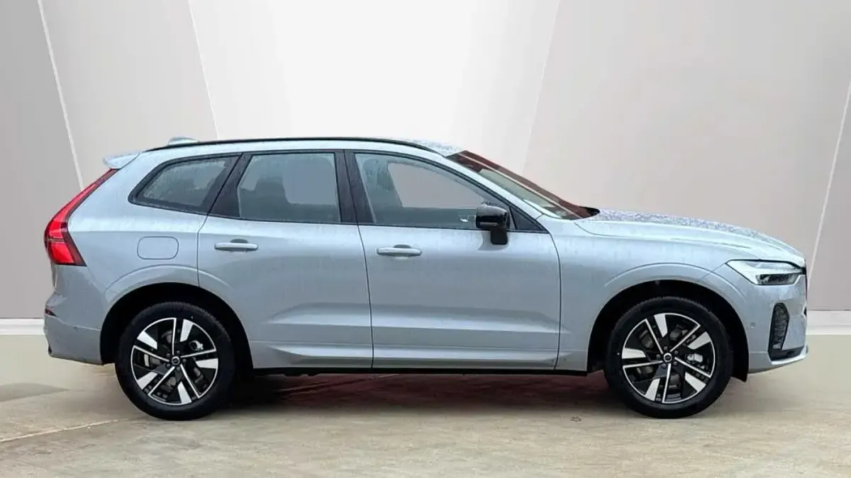 Used Volvo XC60 Plus 247 HP (181 kW) 2025 Grey SUV