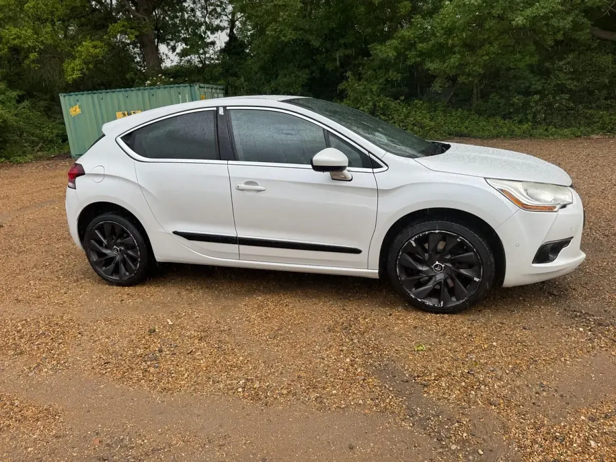 Used Citroën DS4 2011 White Hatchback