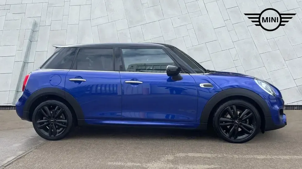 Used Mini Cooper Hatch 134 HP (98 kW) 2019 Blue Hatchback