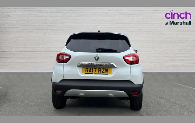 Used Renault Captur Iconic 120 HP (88 kW) 2017 White  SUV
