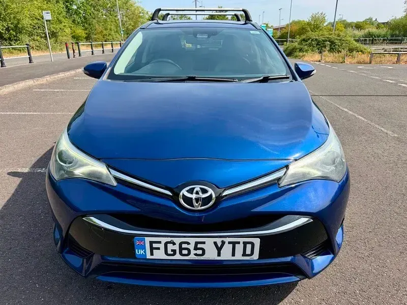 Used Toyota Avensis Business Edition 112 HP (82 kW) 2015 Blue Estate