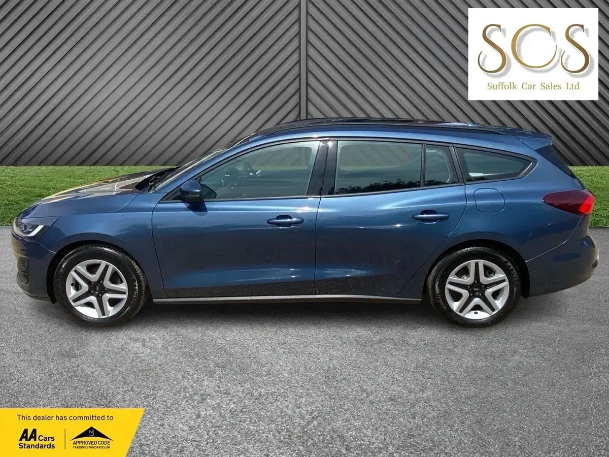 Used Ford Focus Zetec 120 HP (88 kW) 2023 Blue Estate